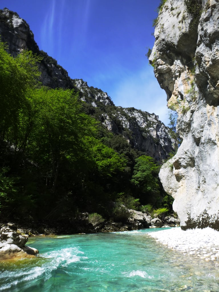 Là où l’eau, la roche et l’adrénaline se rencontrent. Prêts pour l’aventure ?